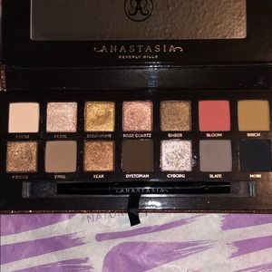 ABH Sultry eyeshadow palette